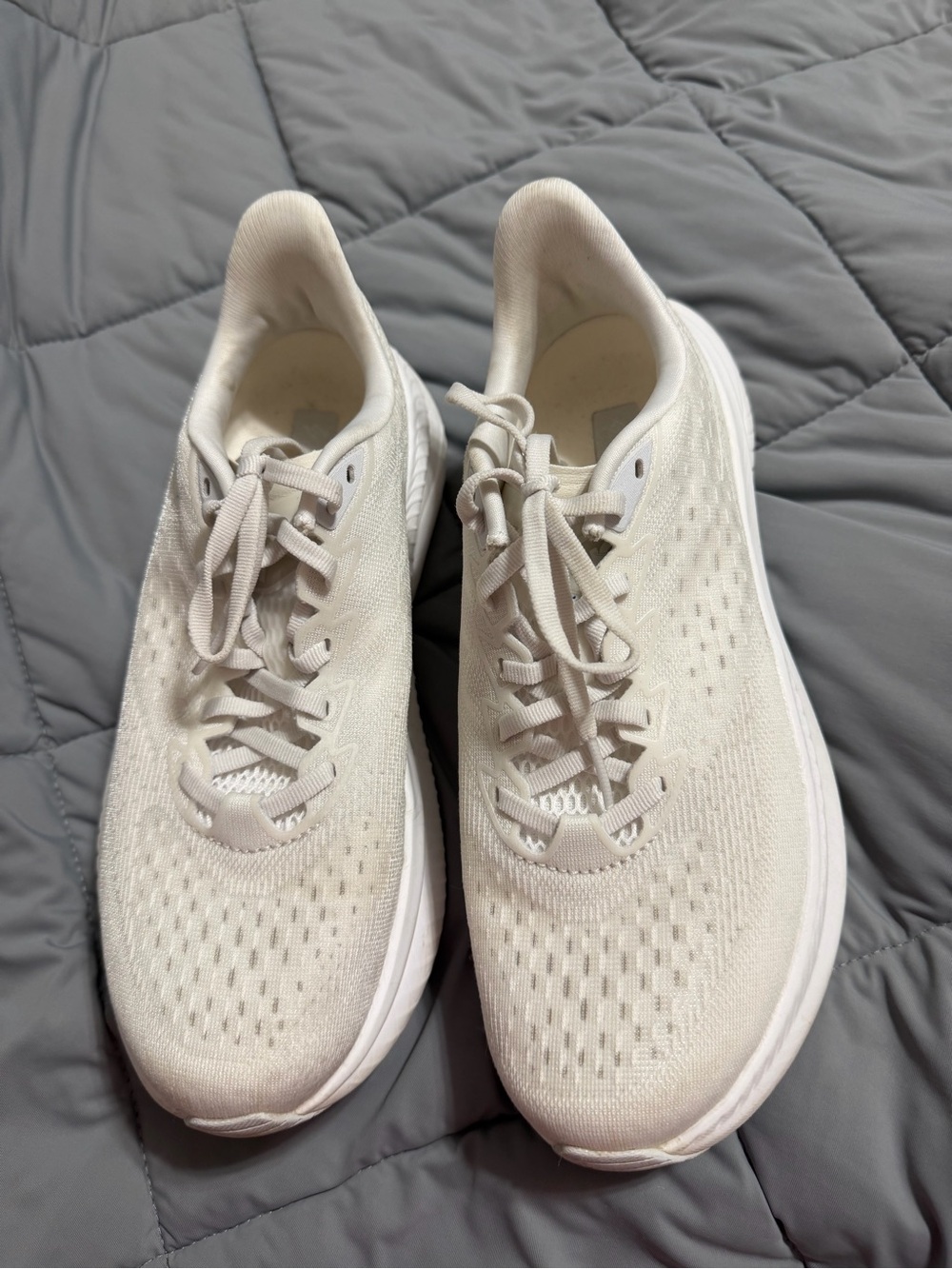 Hoka Mach 6 white tennis shoes